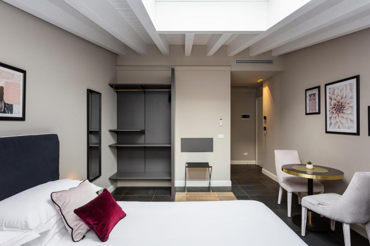Santarella * Milan